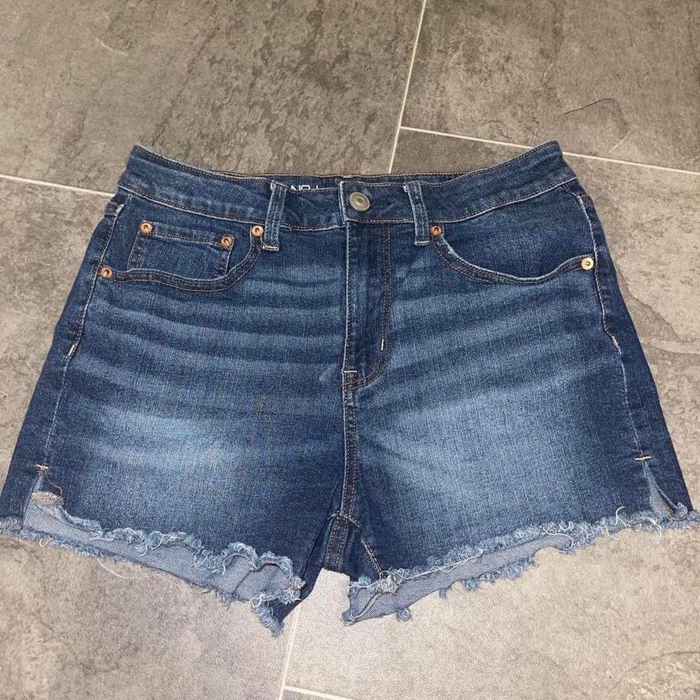 No Boundaries Womens High Rise Raw Hem Denim Shorts Medium Wash Blue Size 11